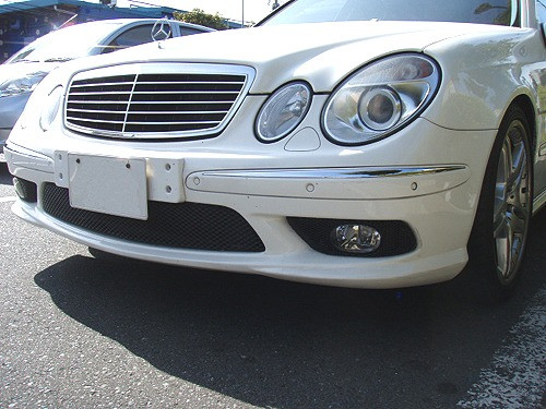 横浜市港北区ベンツ E55T フロントバンパー修理