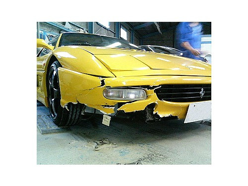 川崎市のフェラーリ 前バンパー事故修理